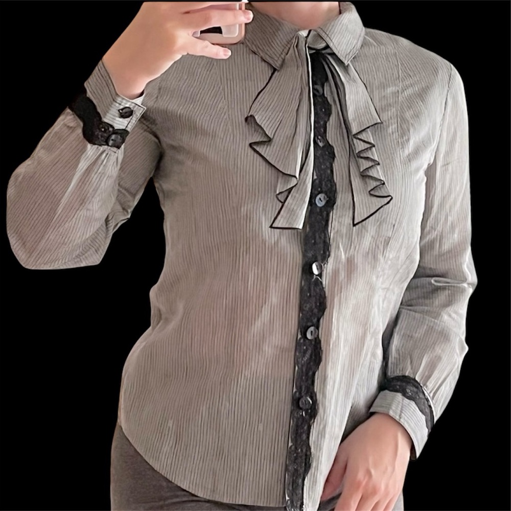 Chico's Elegant Gray Pinstripe Blouse w/fancy tie & black lace trim